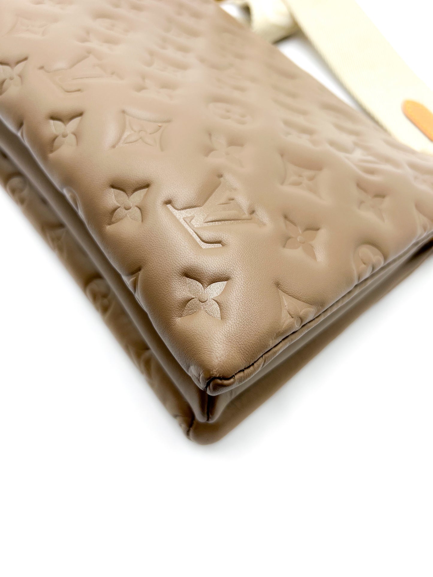 Louis Vuitton Coussin PM Taupe Lamb