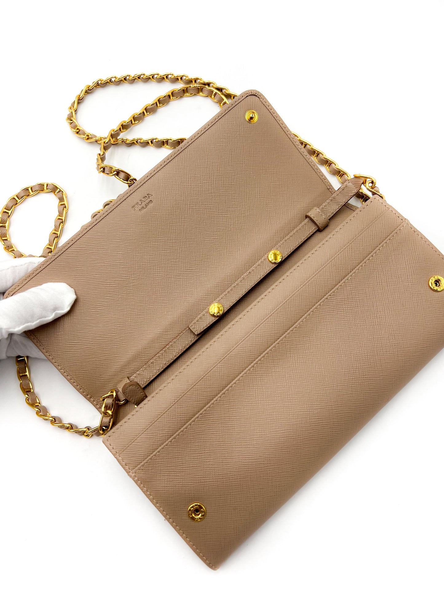 Prada Wallet on Chain