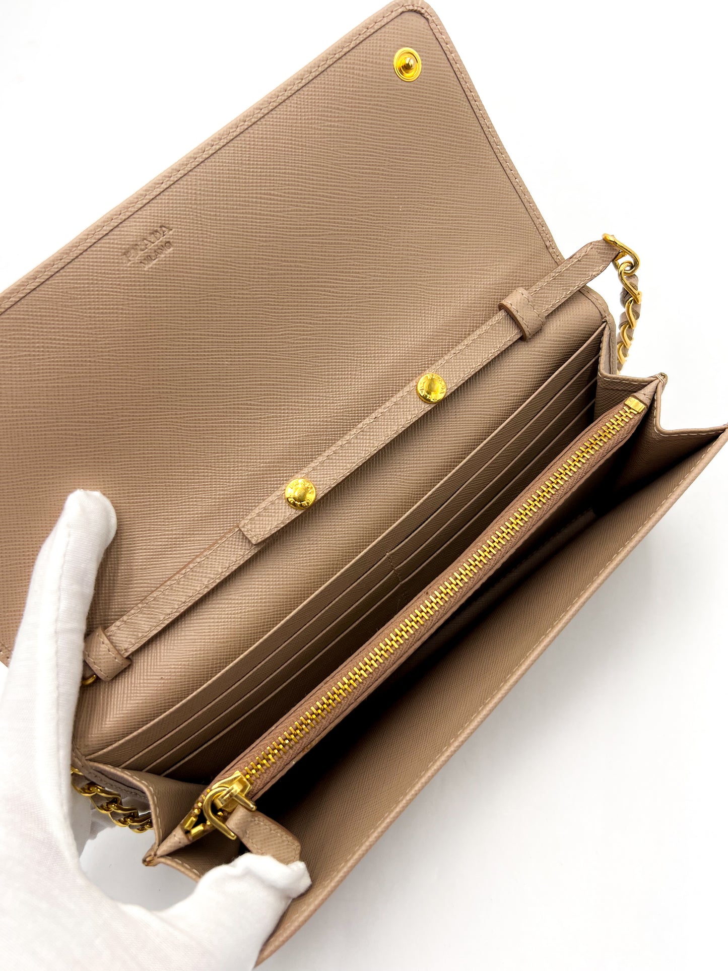 Prada Wallet on Chain