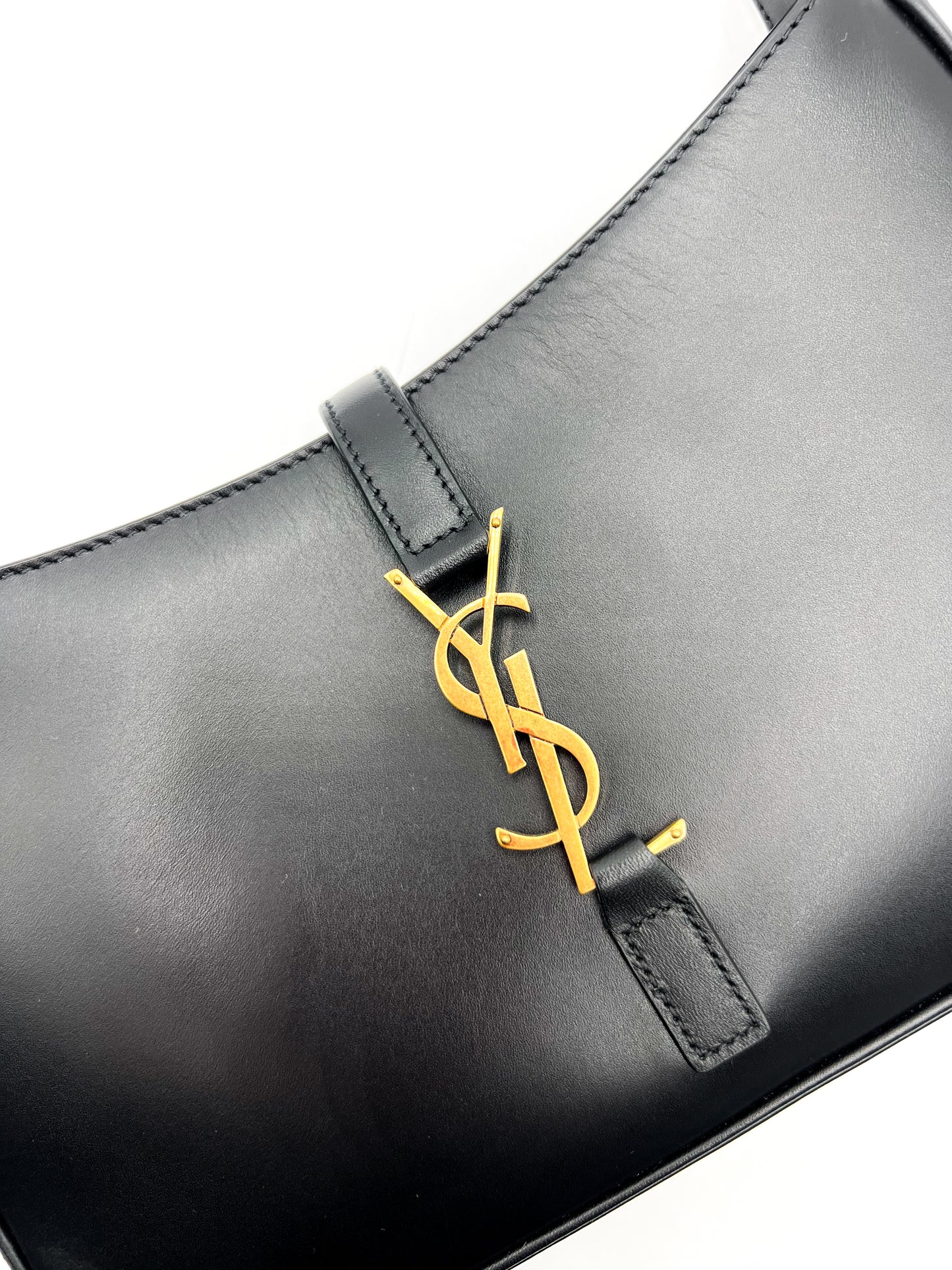 Saint Laurent Le 5 à 7 in smooth leather